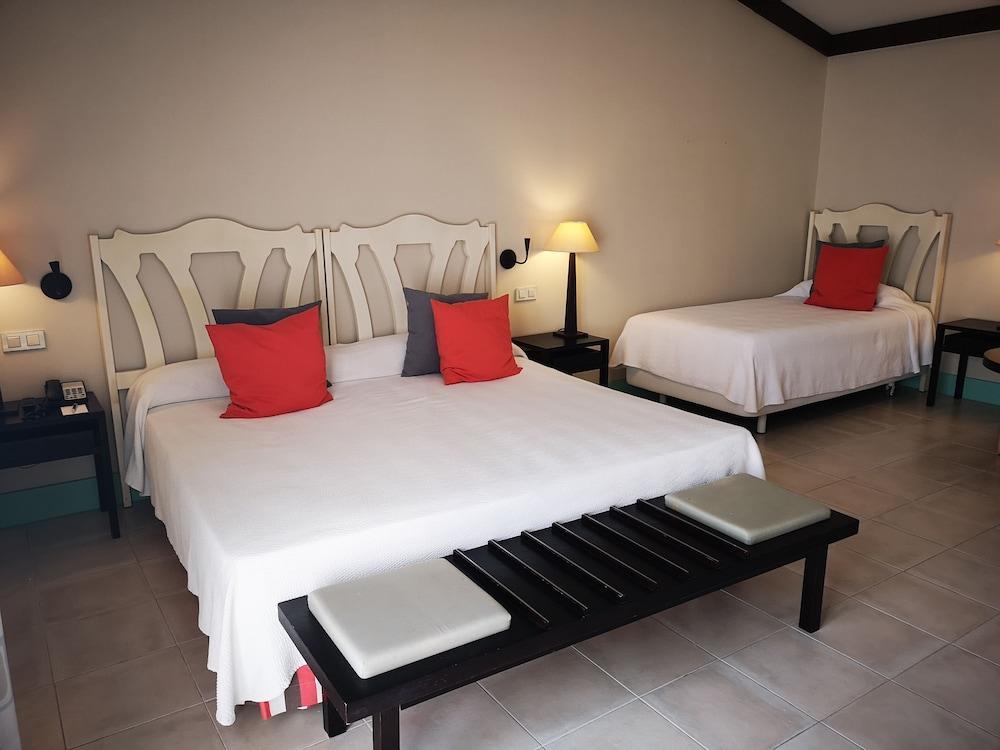 Hotel Encinar De סוטוגרנדה מראה חיצוני תמונה