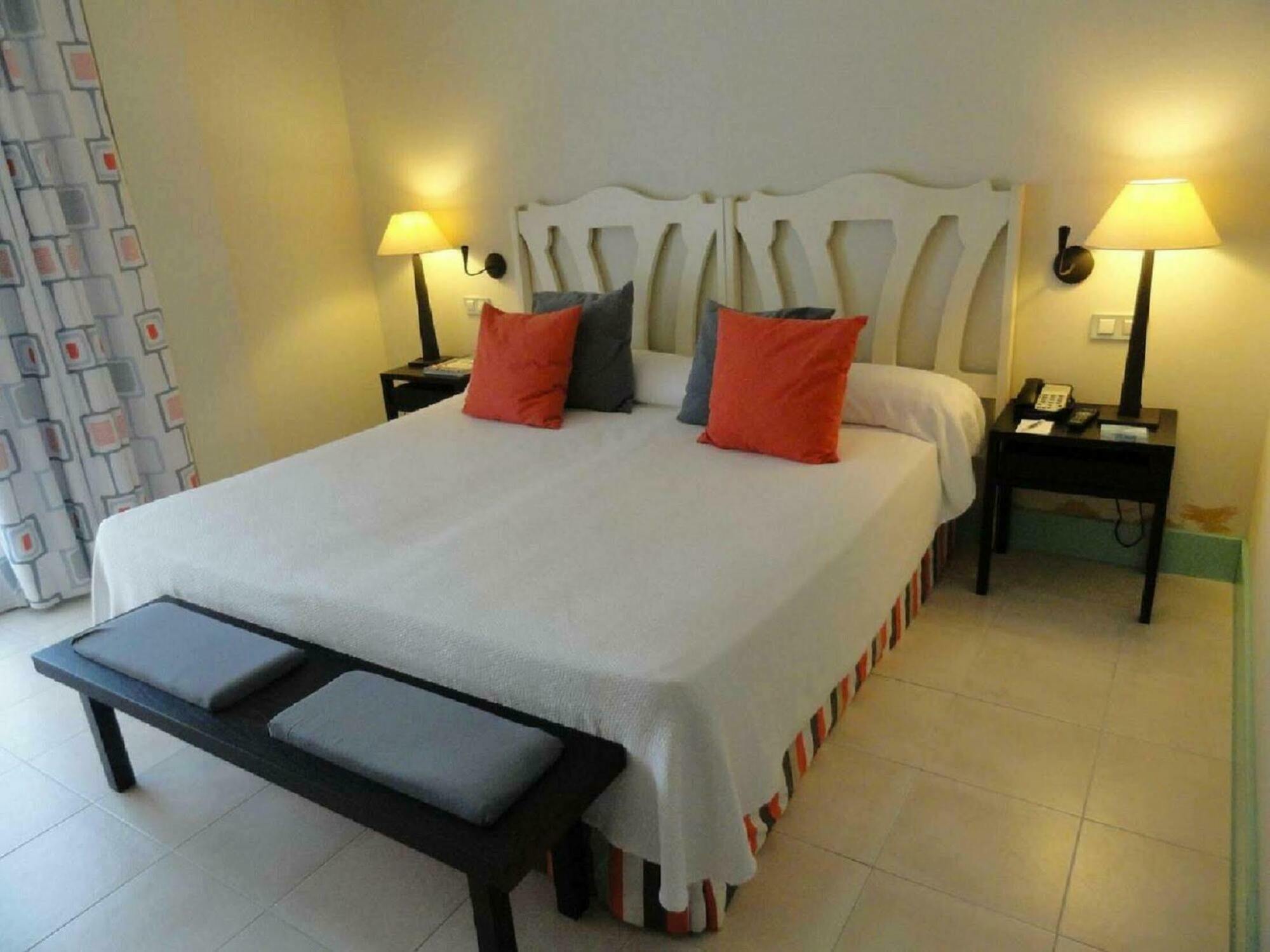 Hotel Encinar De סוטוגרנדה מראה חיצוני תמונה